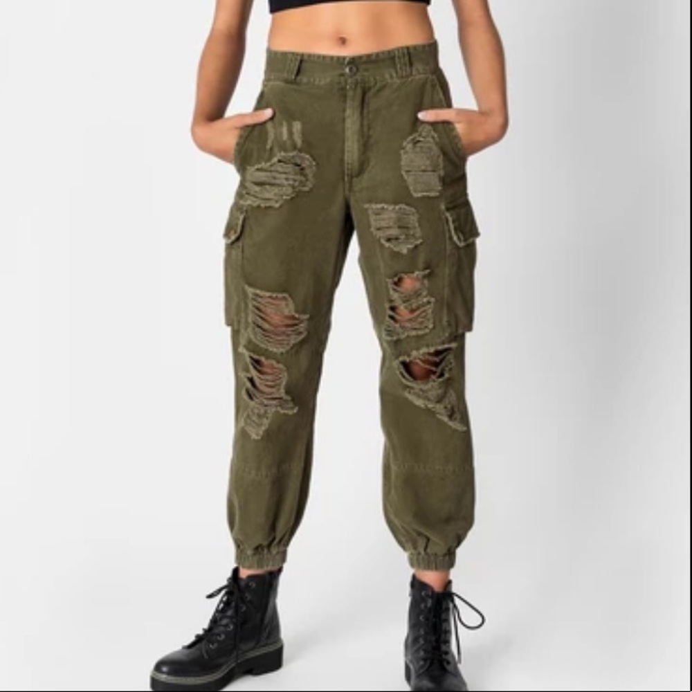 ARMY GREEN CARGO PANTS